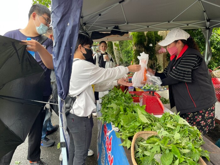 分享餐盒關懷在地長者們